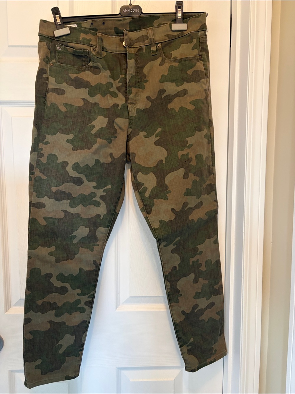 GAP Camouflage Straight Leg Pants in Olive & Brown